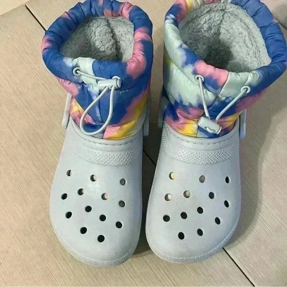 Women’s Crocs Classic Lined Neo Puff Boot Tie Dye White/Pink/Blue SizeW7 - Picture 7 of 9
